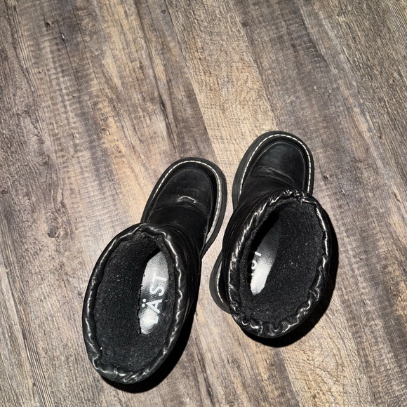 LAST Fergie boots EU 38 - Picture 2 of 5